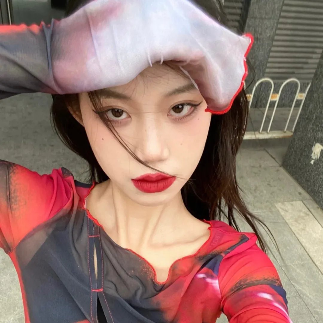 威风凛凛的她$你的深情我不配